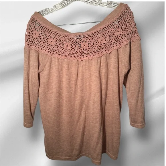 Buckle -‎ Daytrip, Dusty Rose Color, Crochet Yoke Wide Neck Top - Picture 7 of 12
